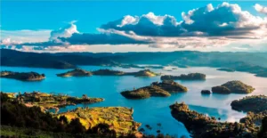 Gorilla trekking safari combined with a lake stay in Uganda